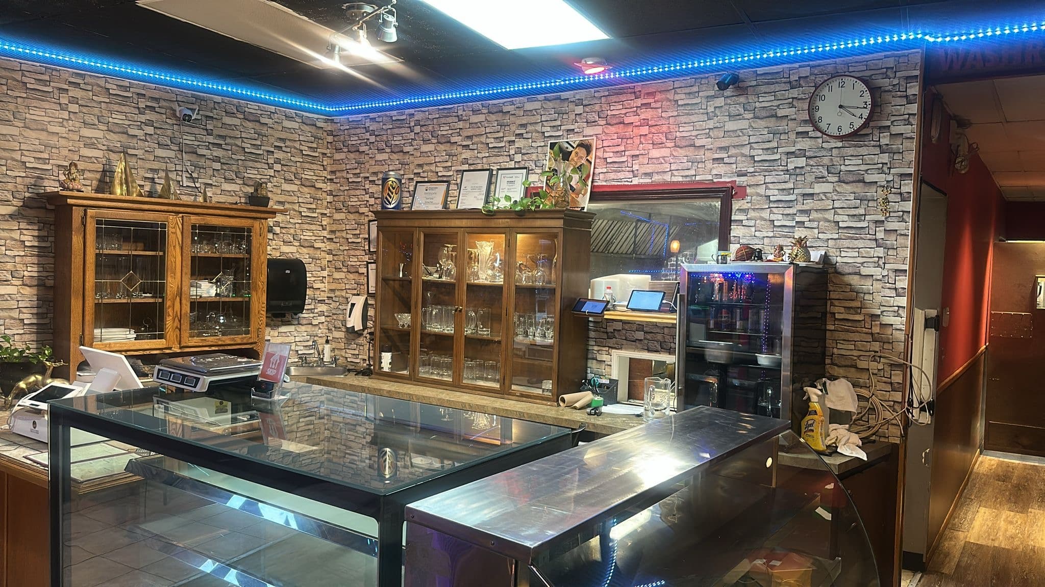 Rana's Restaurant Interior - Modern Decor